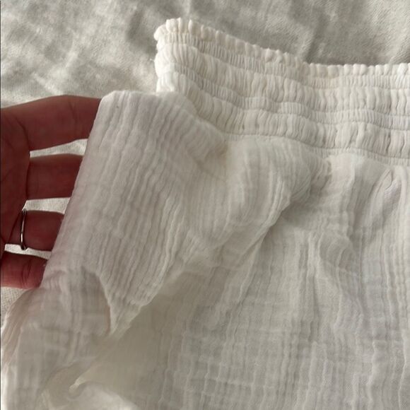 Abercrombie and fitch size XS White Textured Shorts perfect for pool or beach - Picture 2 of 8